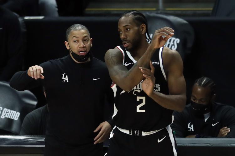 泰伦-卢:我给小卡展示乔丹&科比的脚步 他真的学进去了