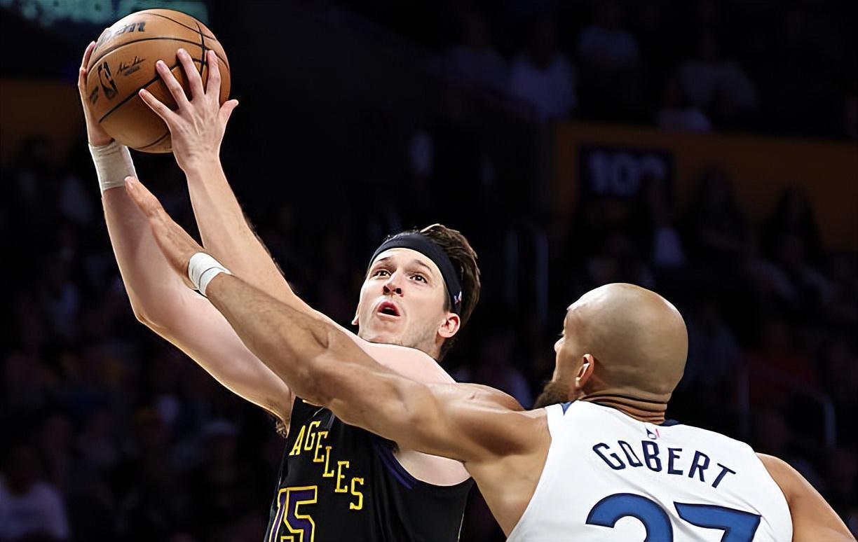 足球比分-詹姆斯不在的情况下,湖人后场大将的表现反而有了显著的提升?